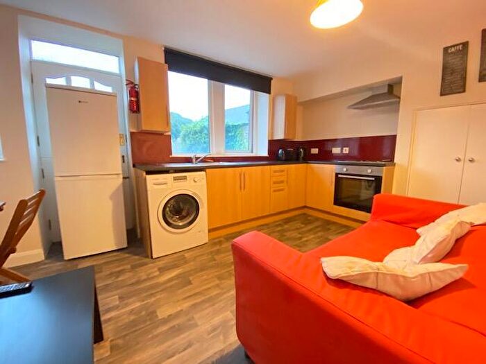 2 Bedroom House To Rent In Tolsons Yard, Huddersfield, West Yorkshire, HD5