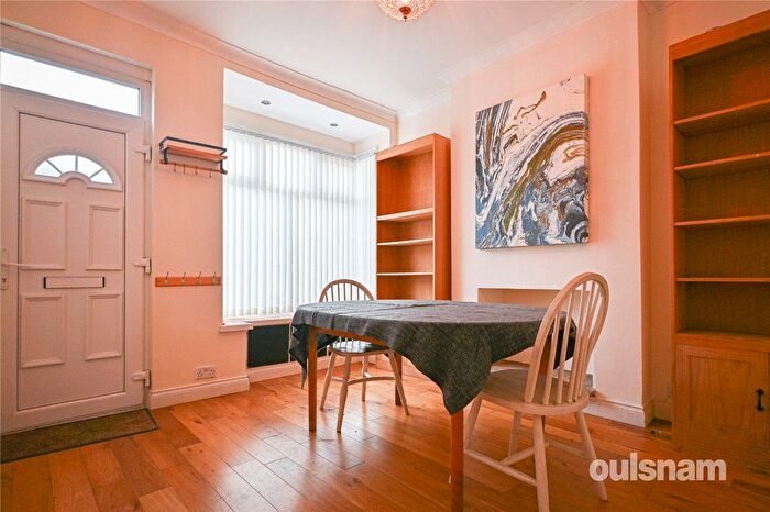 3 Bedroom End Of Terrace House For Sale In Thimblemill Road, Smethwick, West Midlands, B67