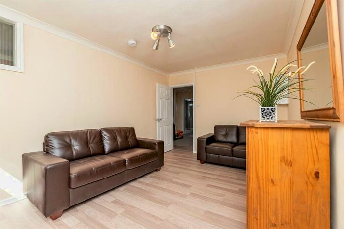 4 Bedroom House To Rent In Wellman Croft, Birmingham, B29