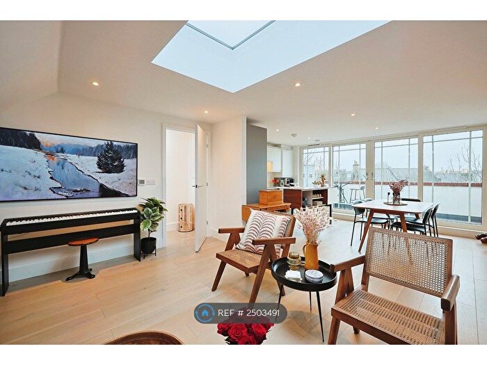 3 Bedroom Maisonette To Rent In Brookfield Mews, London, SW13