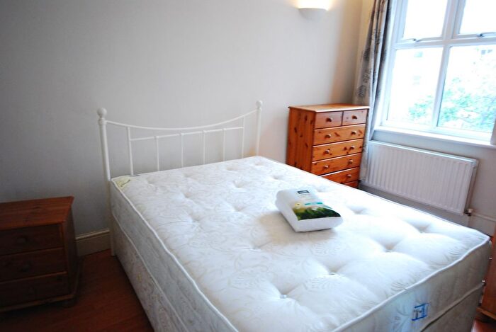 3 Bedroom Flat To Rent In Tooting Bec Road, London, SW17