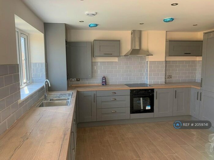 4 Bedroom Terraced House To Rent In Thornton Court, Alcester, B49