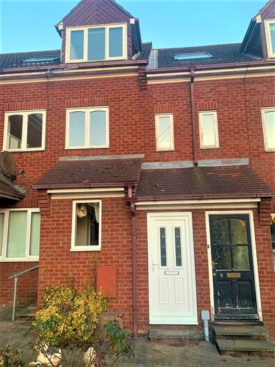 2 Bedroom Flat To Rent In Mascotte Gardens, Hornsea, HU18