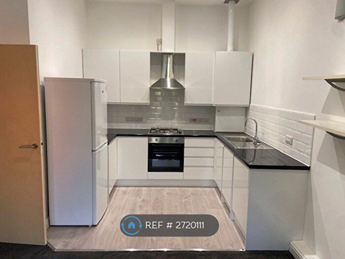 2 Bedroom Flat To Rent In Alexandra Park House, Manchester, M16