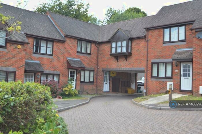Studio To Rent In The Cloisters, High Wycombe, HP13