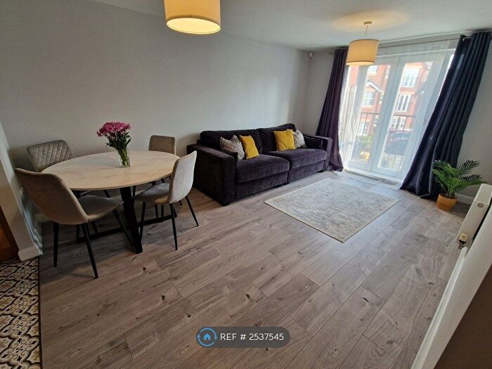 2 Bedroom Flat To Rent In Sale Road, Manchester, M23