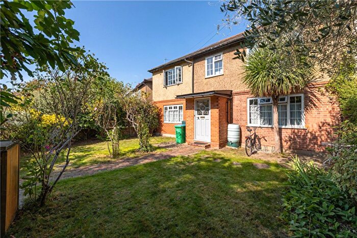 4 Bedroom Semi-Detached House For Sale In Limes Avenue, London, SW13