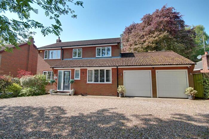 4 Bedroom Detached House For Sale In Welton Low Road, Elloughton, HU15