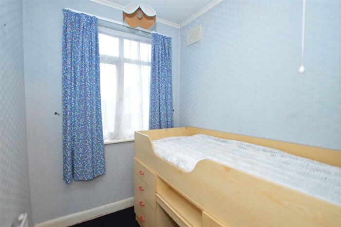 3 Bedroom Semi-Detached House For Sale In Villiers Avenue, Twickenham, TW2