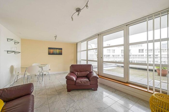 1 Bedroom Flat To Rent In Pierhead Lock, Canary Wharf, London, E14