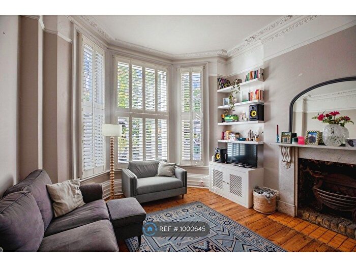 2 Bedroom Flat To Rent In Victoria Rise, London, SW4