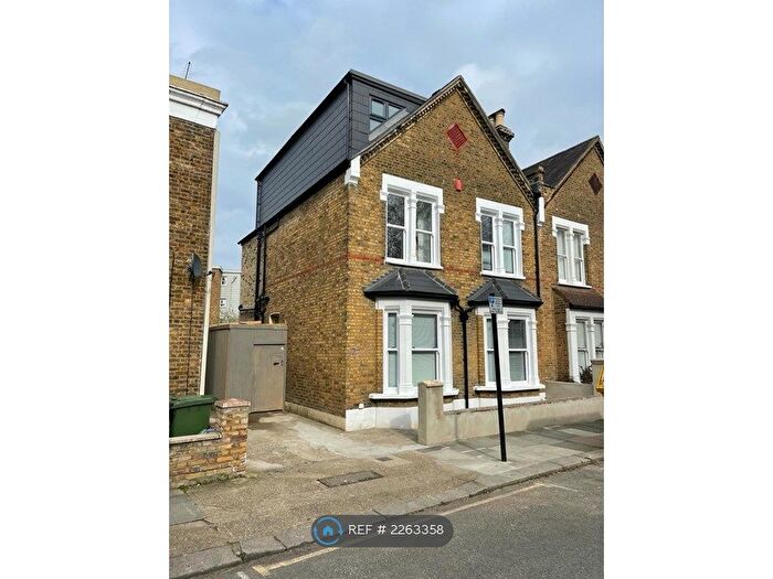 Studio To Rent In Gilmore Road, London, SE13