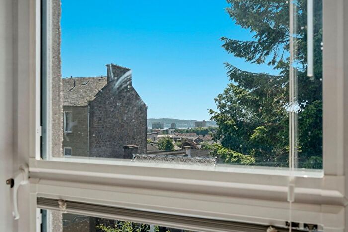 2 Bedroom Flat To Rent In Cleghorn Street, West End, Dundee, DD2
