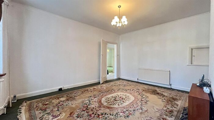 2 Bedroom Detached Bungalow To Rent In Benhilton Gardens, Sutton, SM1