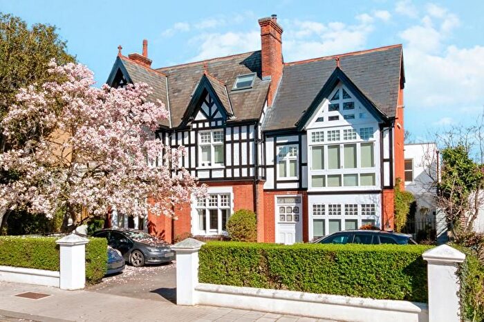 2 Bedroom Flat For Sale In Grove Park Road, Chiswick, London, W4