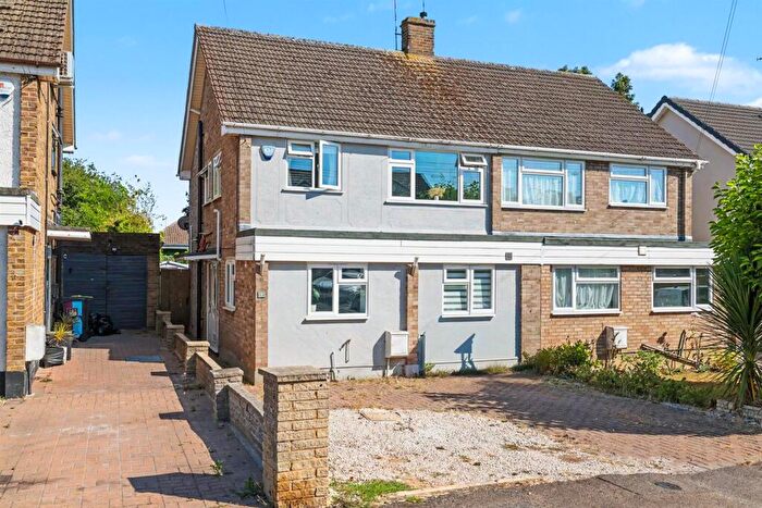 3 Bedroom Semi-Detached House For Sale In Hawthorn Way, Rayleigh, Essex, SS6