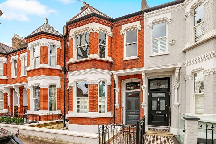 2 Bedroom Flat To Rent In Melody Road, Wandsworth, SW18