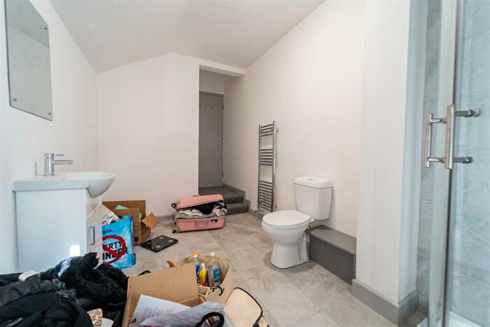 5 Bedroom House To Rent In Teignmouth Road, Birmingham, B29
