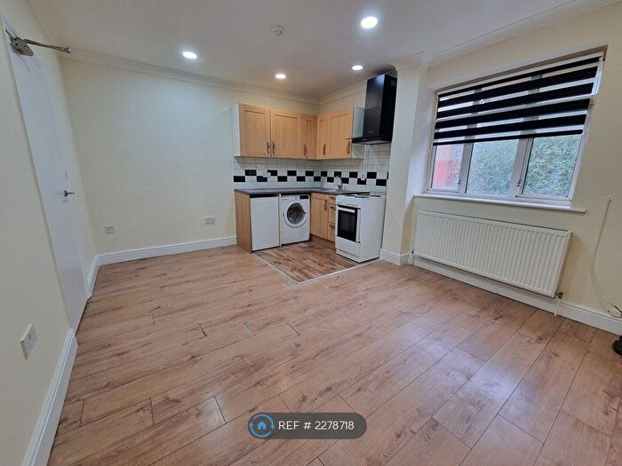 Studio To Rent In Seven Sisters Road, London, N4