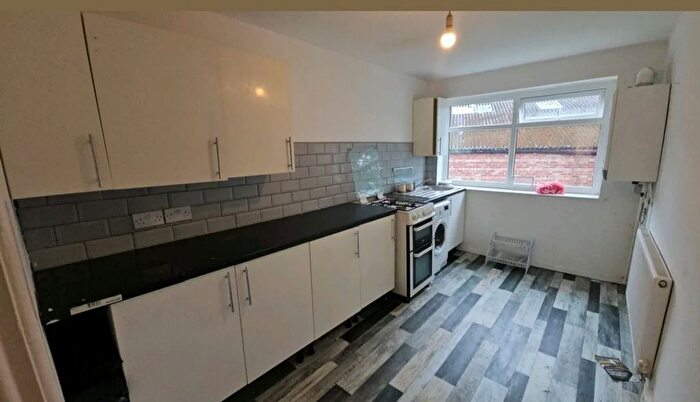 4 Bedroom Flat To Rent In Hathersage Road, Manchester, M13