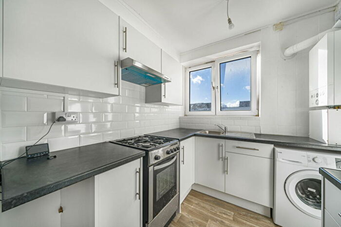 3 Bedroom Flat To Rent In Idonia Street, London, SE8