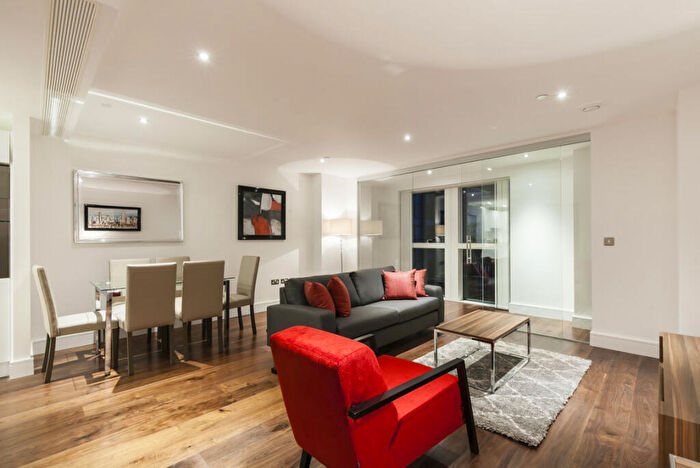 3 Bedroom Flat To Rent In Lincoln Plaza, Canary Wharf, E14