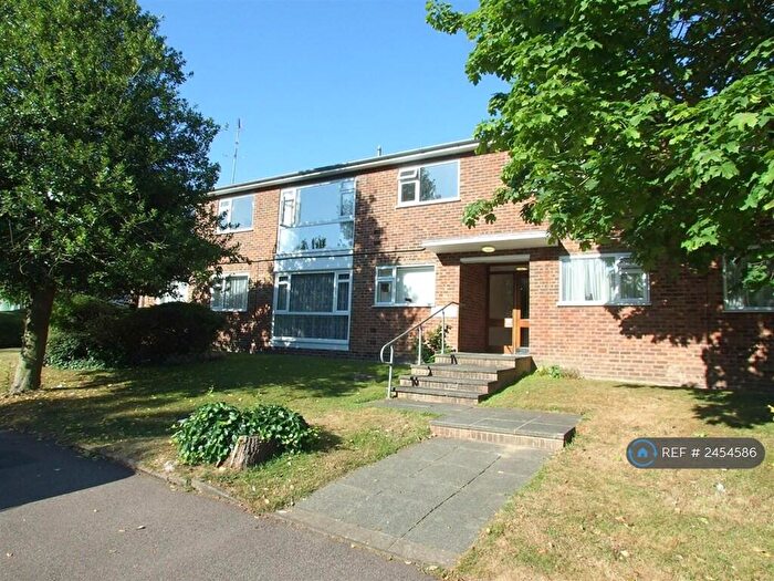 2 Bedroom Flat To Rent In Craigside, Purley, CR8