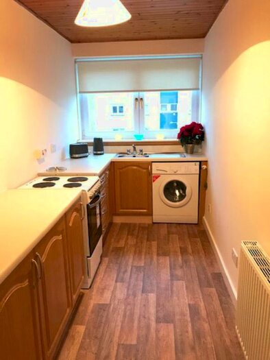 2 Bedroom Flat To Rent In Oldcroft Place, Aberdeen, AB16