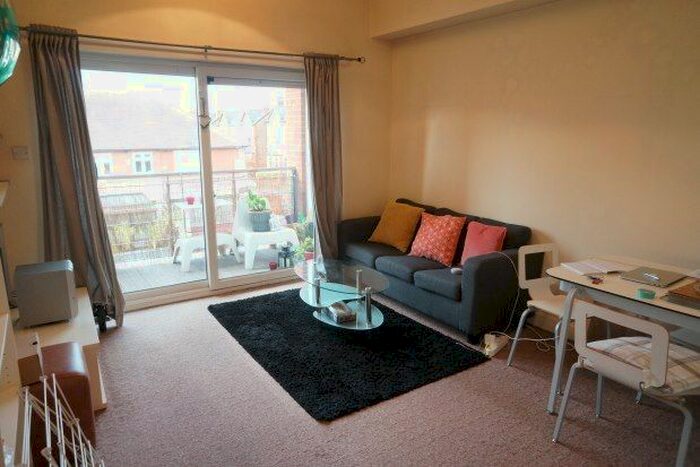 2 Bedroom Flat To Rent In - Central Road, West Didsbury, M20
