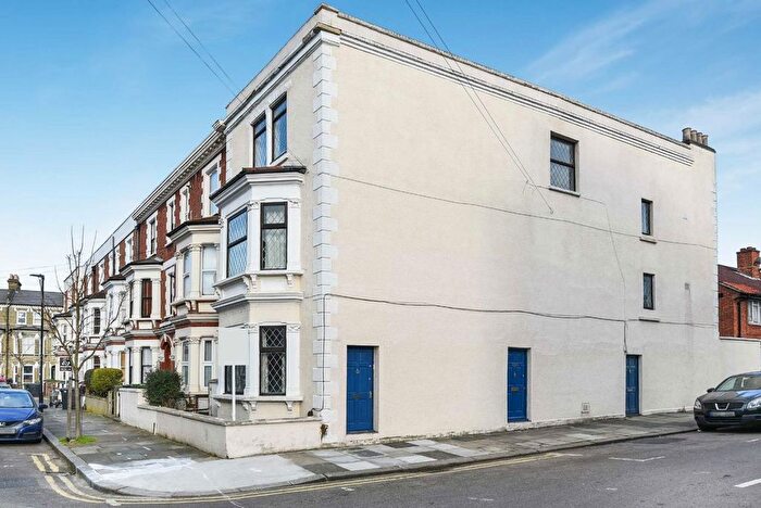 1 Bedroom Flat To Rent In Tregothnan Road, London, SW9