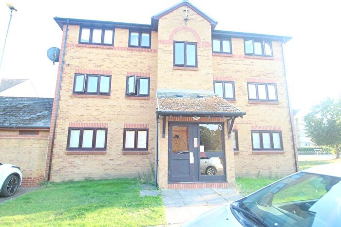 2 Bedroom Flat To Rent In Wharf Road, Grays, RM17