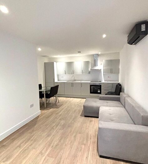 2 Bedroom Flat To Rent In Flat, Battersea Park Road, London, SW8