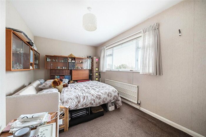 5 Bedroom Detached House For Sale In St. Johns Rise, Woking, Surrey, GU21