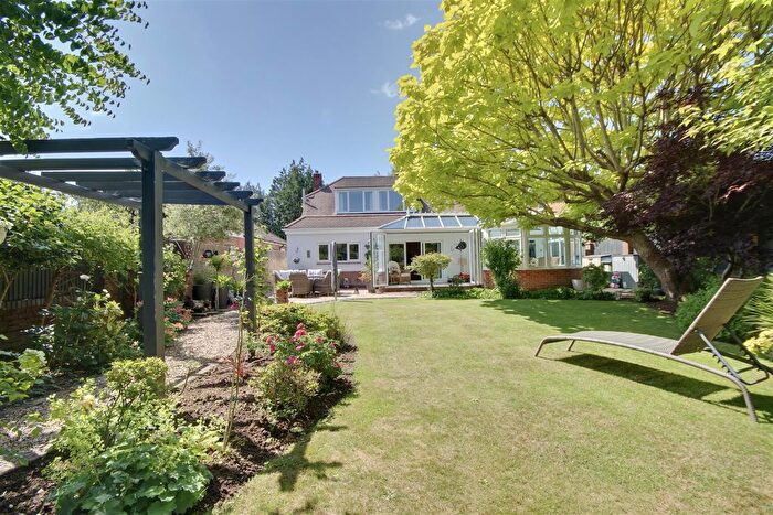 4 Bedroom Detached House For Sale In Catisfield Road, Fareham, PO15