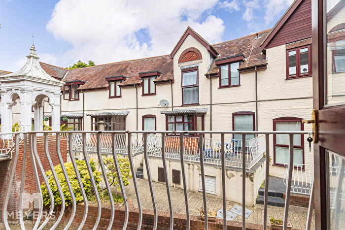 2 Bedroom Maisonette To Rent In Upper Norwich Road, Bournemouth, BH2