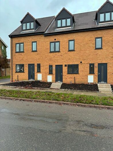 3 Bedroom Terraced House To Rent In South Oval, Northampton, NN5