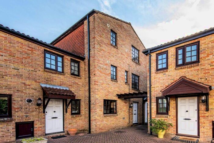 4 Bedroom Property To Rent In The Farthings, Kingston Upon Thames, KT2