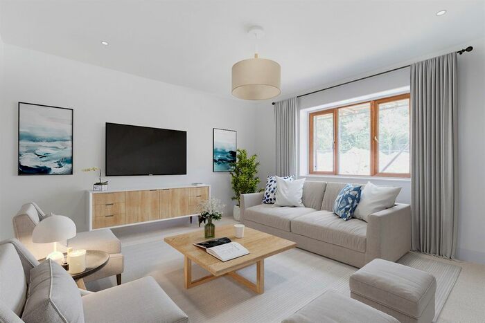 3 Bedroom Semi-Detached House For Sale In Arundel Road, Angmering BN16