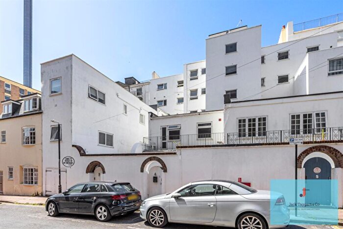 6 Bedroom Maisonette For Sale In Queensbury Mews, Brighton, BN1