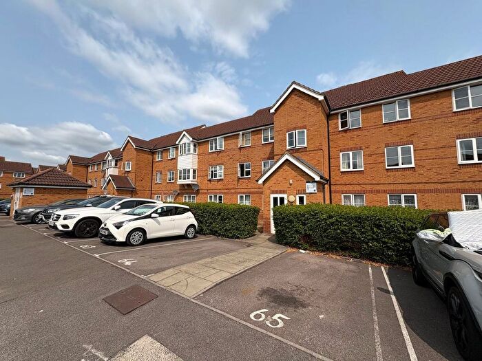 2 Bedroom Flat To Rent In Aspen Grove, Aldershot, Hampshire, GU12