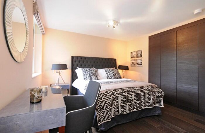 3 Bedroom Flat To Rent In St. Johns Wood Park, London, NW8