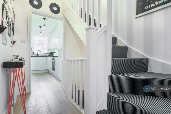 2 Bedroom Flat To Rent In Elfindale Road, Herne Hill, SE24