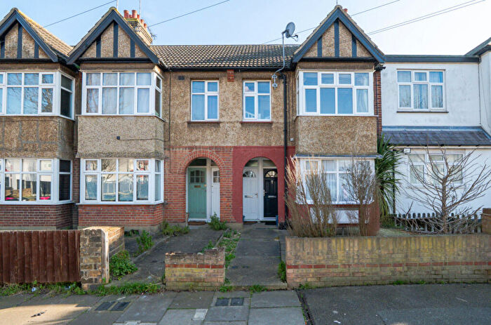 2 Bedroom Maisonette For Sale In Westbury Road, Southend-on-Sea, Essex, SS2
