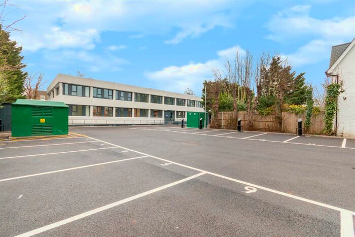 2 Bedroom Apartment To Rent In Queens Road, Weybridge, KT13