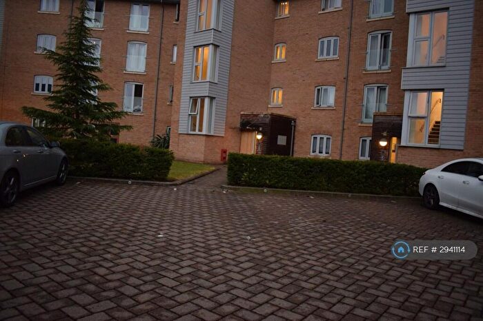 2 Bedroom Flat To Rent In New Mossford Way, Barkingside, Ilford, IG6