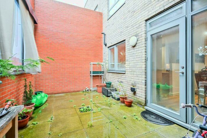 3 Bedroom Maisonette For Sale In Ruby Mews, Wood Green, London, N13