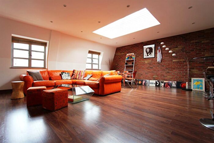 3 Bedroom Apartment To Rent In Kings Terrace, Camden Town, London, NW1