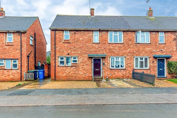 4 Bedroom Semi Detached House For Sale In Doris Road, Kettering, NN16