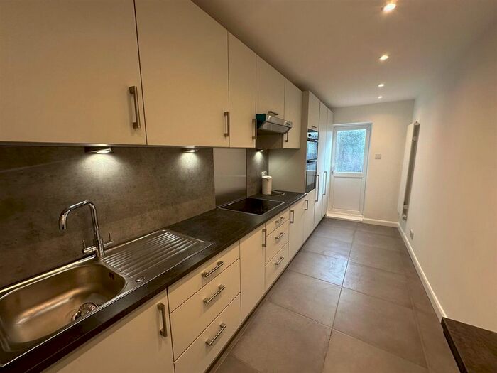 3 Bedroom Cottage To Rent In Sparrows Herne, Bushey, WD23