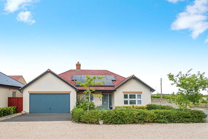 2 Bedroom Detached Bungalow For Sale In Marsh Furlong, Aston, Bampton, OX18